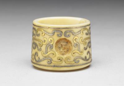 图片[2]-Ivory thumb ring with gold and silver inlay, with red sandalwood box, Qing dynasty, Qianlong reign (1736-1795)-China Archive